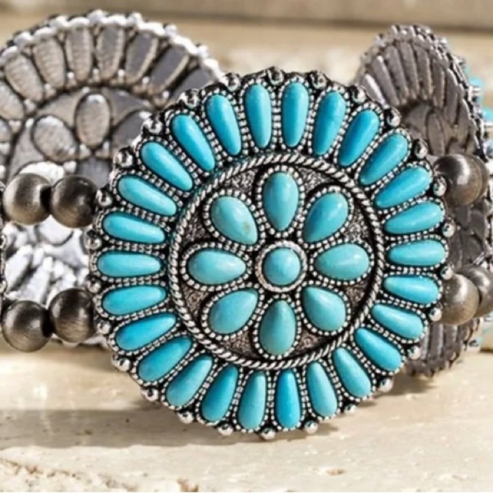 🔥 Last One! 🔥 Western Concho Cluster Stretch Bracelet